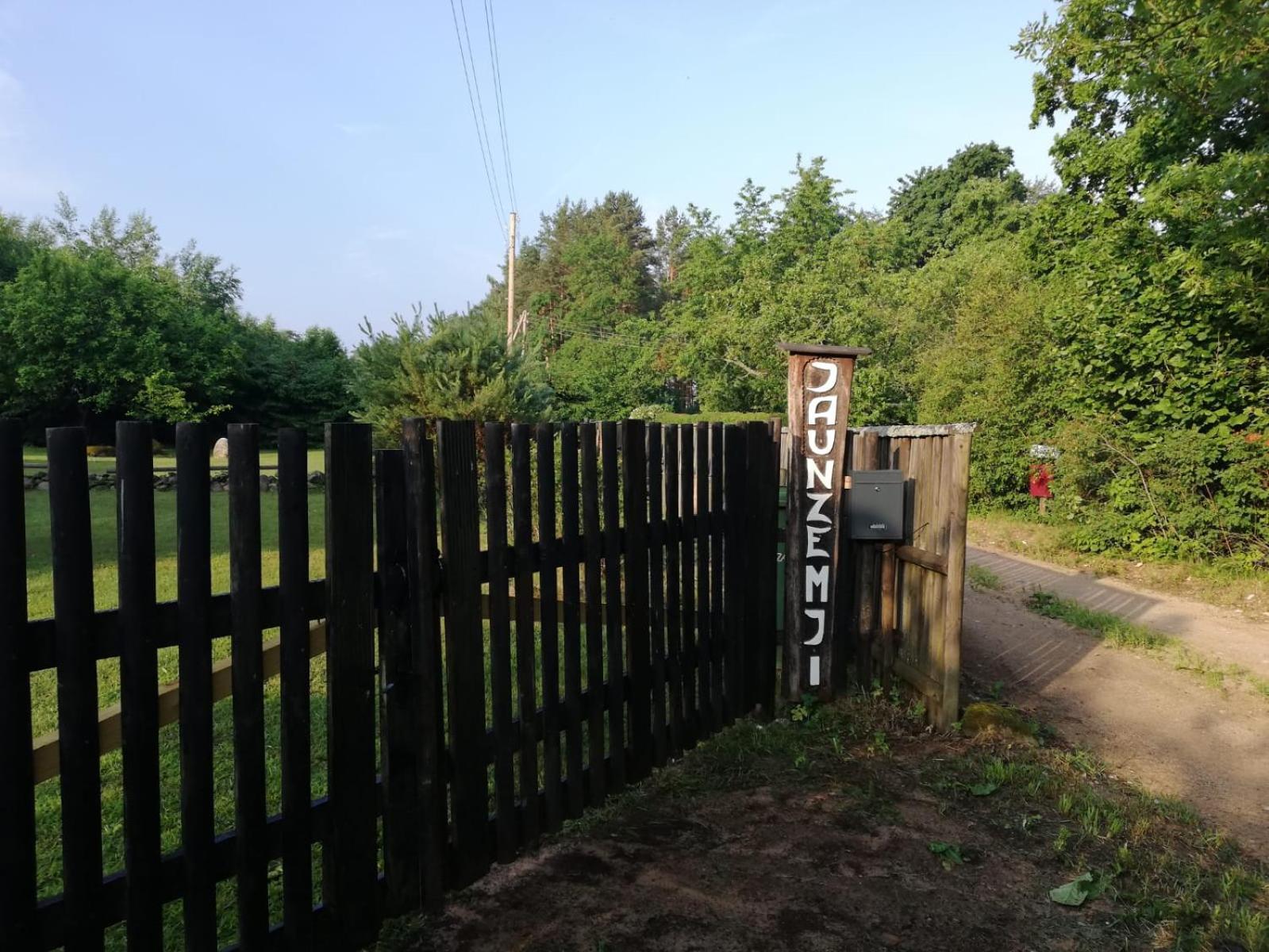 DzeņiJaunzemji别墅 外观 照片
